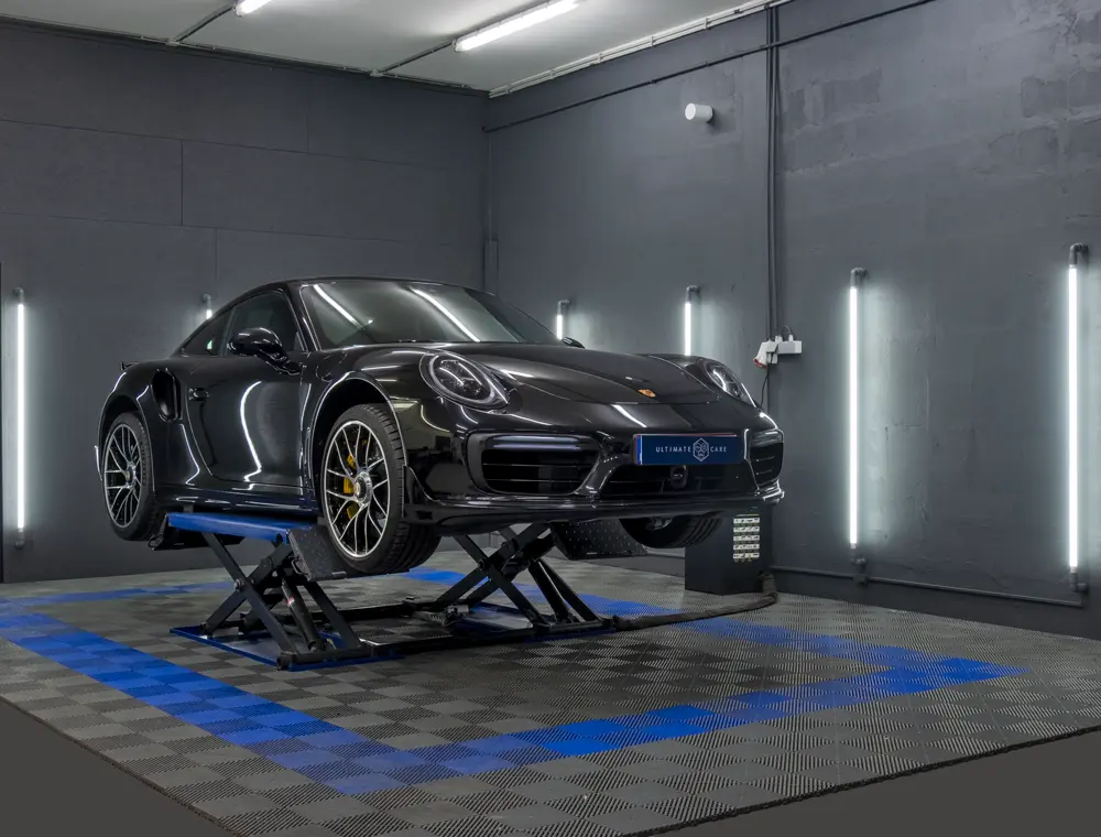 Porsche 911 Turbo S en séchage d&#39;un traitement céramique