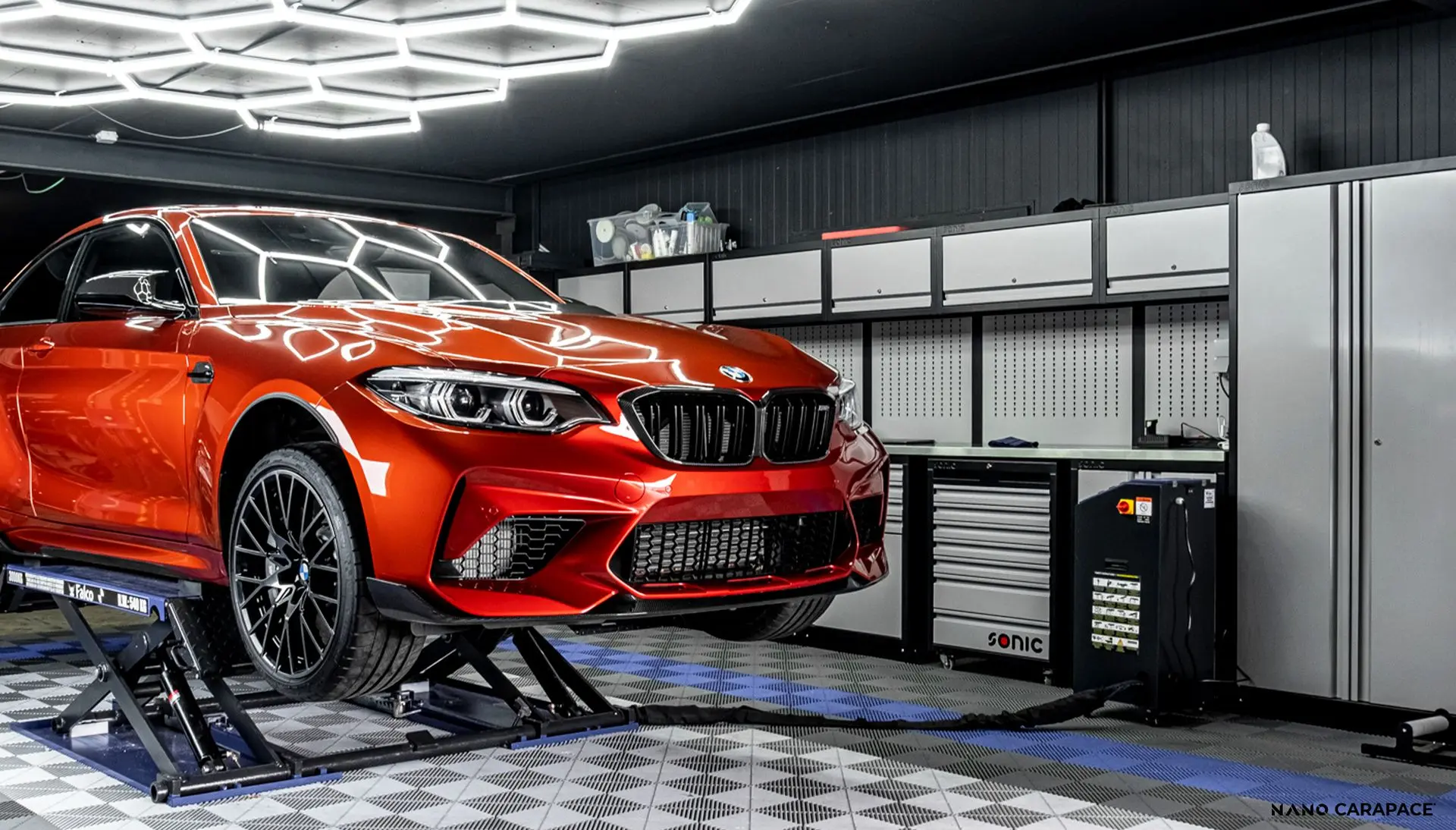 BMW M2 en plein traitement céramique 5 ans à Wavre - Face avant du véhicule