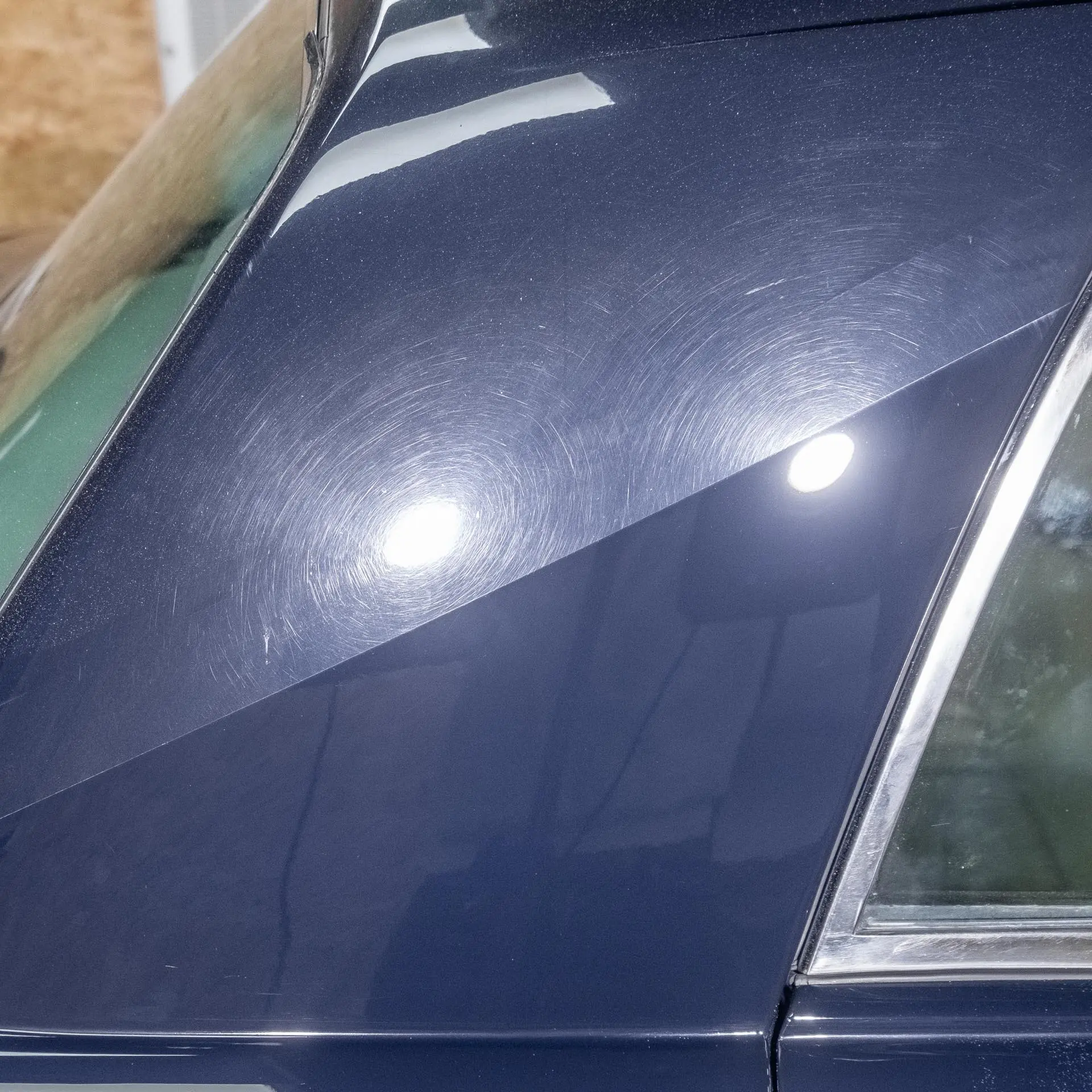 Avant-Après d&#39;un polissage sur une Rolls Royce Silver Shadow 2